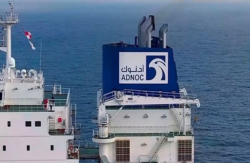 "بلومبرغ": سفن الإمارات تلجأ إلى "العبور المظلم" لمضيق هرمز (فيديو)