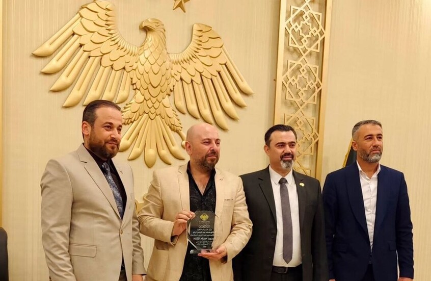 تكريم الفنان حسام الشاه بعد النجاح اللافت لعرض "عودوا إلى كتبكم" على مسرح الأوبرا بدمشق