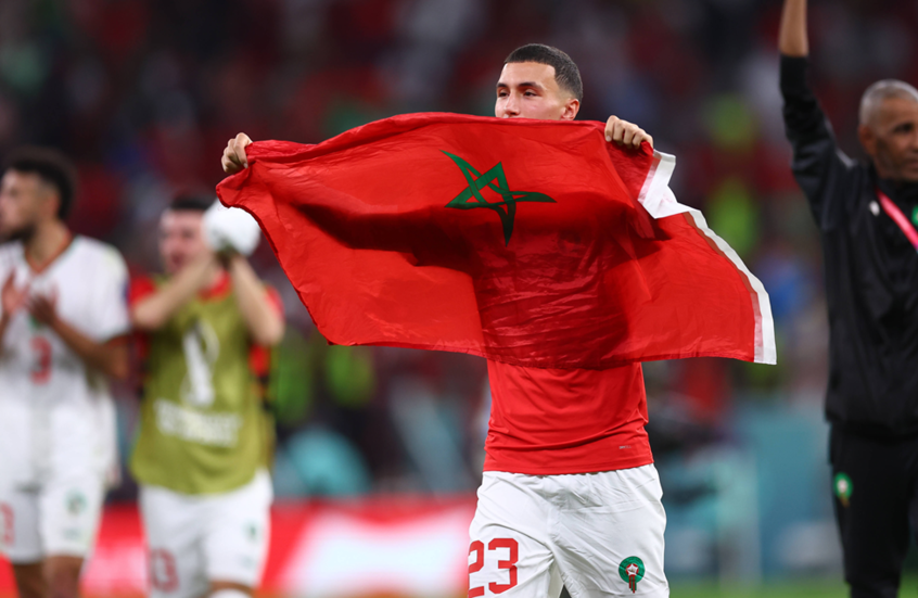 شتوتغارت يكافئ نجمه المغربي الخنوس قبل كأس العالم