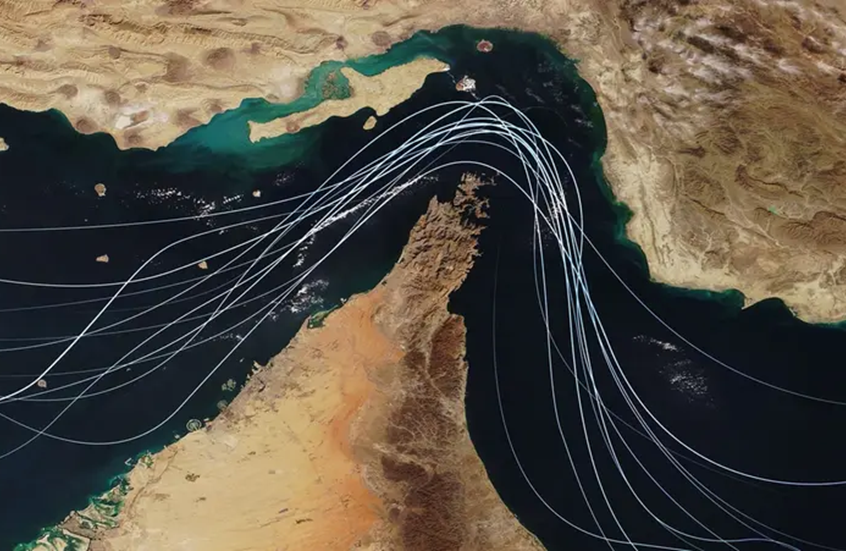 القوات الأمريكية تحول مسار مئات السفن التجارية في إطار حصارها للموانئ الإيرانية