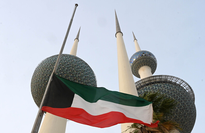 الجيش الكويتي: الدفاعات الجوية تتصدى لهجمات بالصواريخ والمسيرات