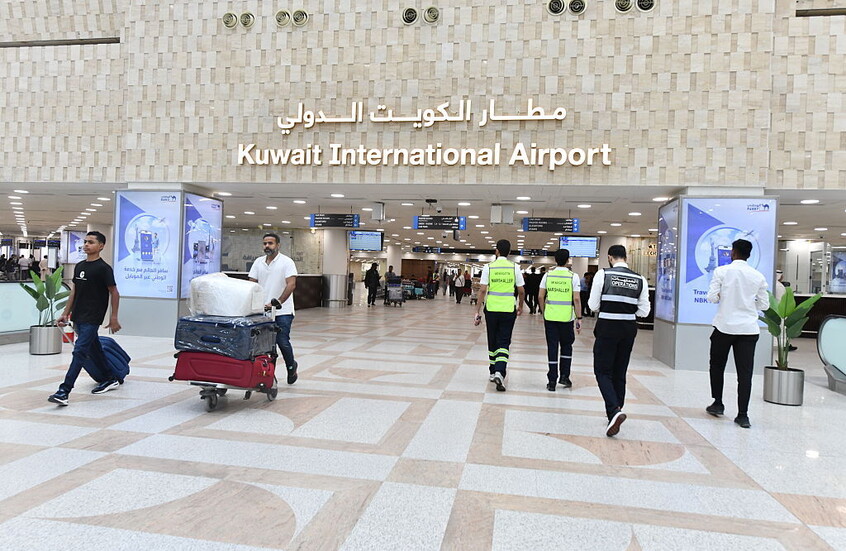 الطيران المدني الكويتي يعلن تفعيل خطة الطوارئ في مطار الكويت بعد استهدافه بطائرات مسيرة إيرانية