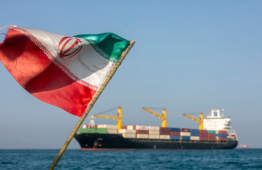 إيران تدين الهجمات الأمريكية على ناقلة نفط وبرج اتصالات وتحمل الكويت والبحرين المسؤولية