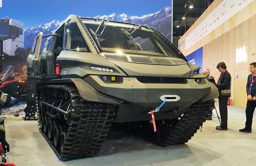الكشف عن المركبة الروسية المجنزرة "Visuva T8" في منتدى بطرسبورغ الاقتصادي الدولي