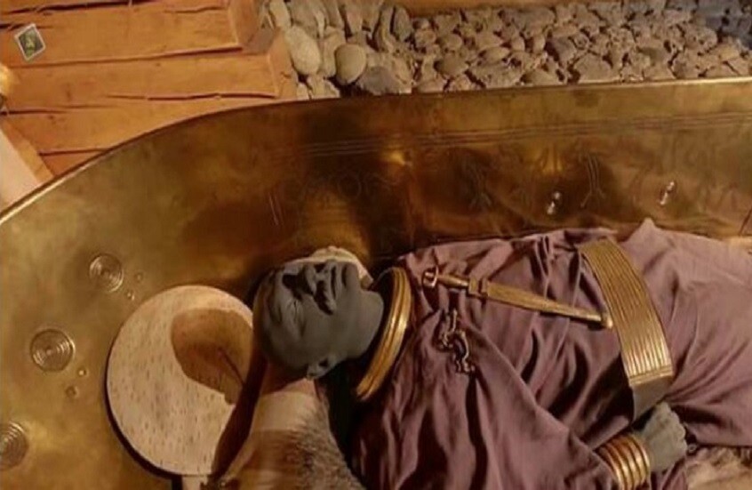 25 قرنا تحت الأرض.. العثور على قبر ذهبي لقائد قبيلة سلتية في موقع بناء
