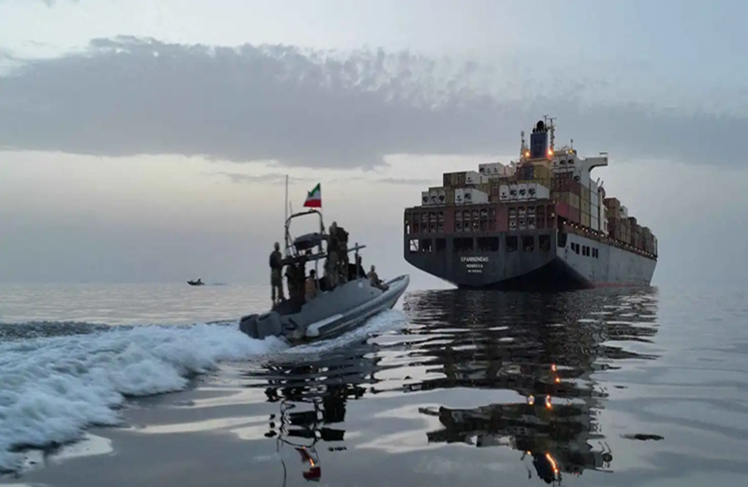 التلفزيون الإيراني: سماع دوي 3 انفجارات في ميناء كل من بندرعباس وسيريك جنوبي إيران
