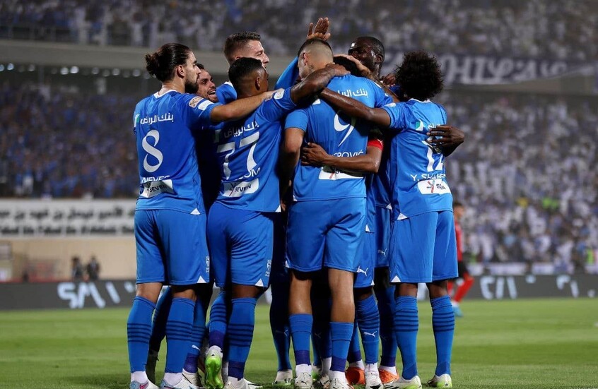 بسبب إشارة مسيئة.. إيقاف مساعد مدرب الهلال السعودي 4 مباريات