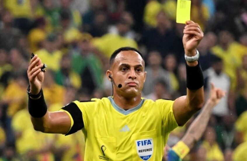 إسماعيل الفتح.. حكم "الاعتذارات" يواصل لفت الأنظار في كأس العالم