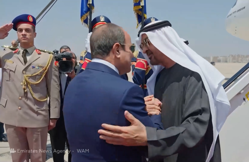 الرئيس المصري عبد الفتاح السيسي يستقبل نظيره الإماراتي محمد بن زايد آل نهيان في القاهرة