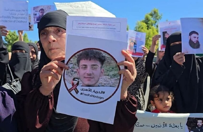 سوريا.. ذوو الأسرى لدى إسرائيل ينظمون وقفة احتجاجية أمام "الأندوف" (صور)