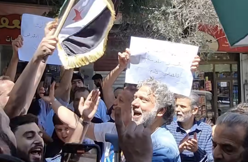 سوريا.. الفنان نوار بلبل يقود حراكا شعبيا بمنطقة الصالحية دعما للاستقرار والعدالة الانتقالية