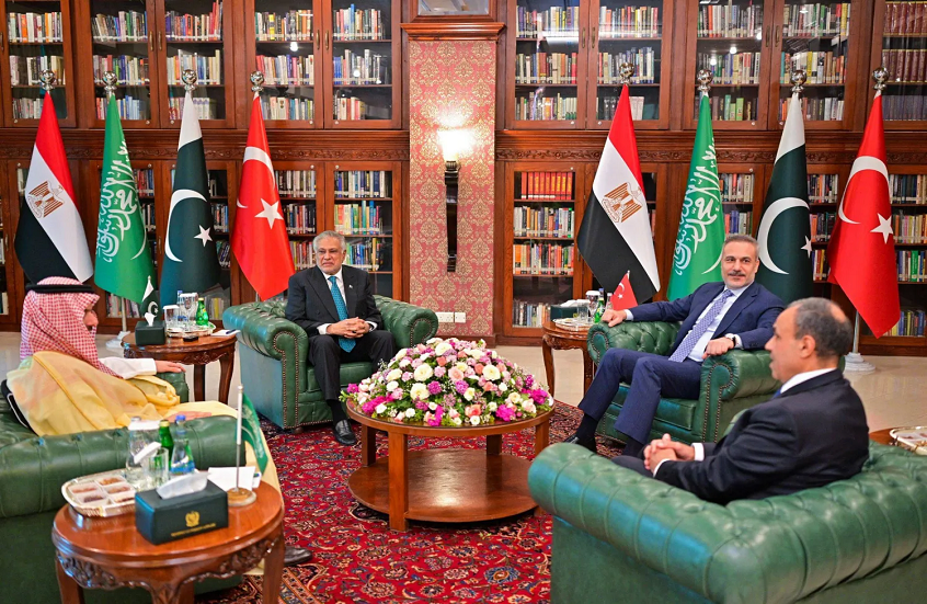 عشية اجتماع القاهرة.. خبير يكشف لـRT أبرز الملفات على طاولة الرباعي الإقليمي ودلالاته