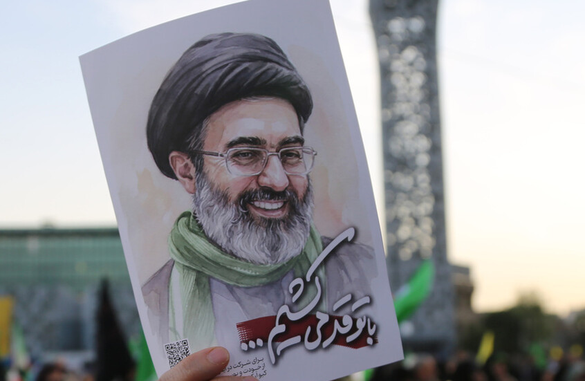 نائب إيراني يكشف "مراسلات سرية" بين المرشد مجتبى خامنئي والمفاوضين ويقع تحت الملاحقة القضائية