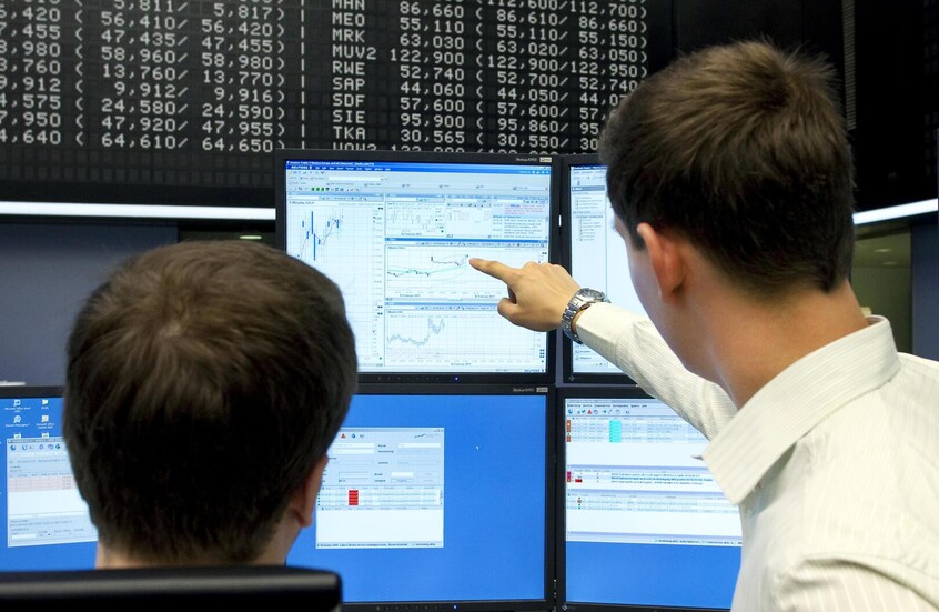 أسواق الخليج تتراجع مع تصاعد التوترات المرتبطة بمضيق هرمز