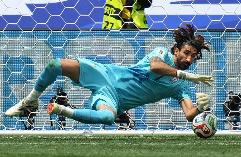حارس المرمى علي رضا بيرانفاند يوجه رسالة لجماهير منتخب إيران