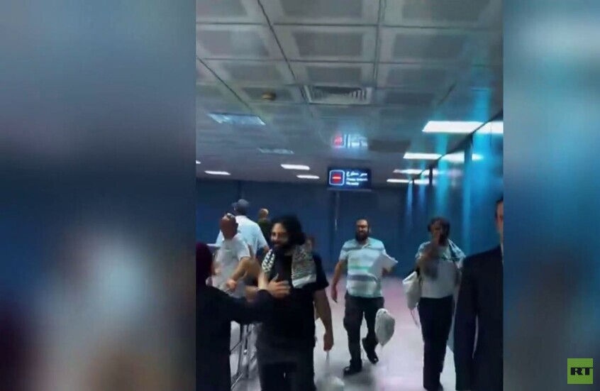 وصول 4 من نشطاء "أسطول الصمود" إلى مطار تونس قرطاج الدولي بعد شهر من الاحتجاز الإسرائيلي