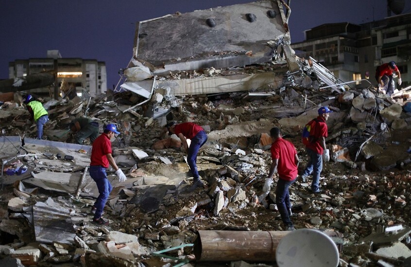 مقتل 235 شخصا وإصابة أكثر من 4300 جراء زلزال فنزويلا وواشنطن ترسل قوات للمساعدة (فيديوهات)