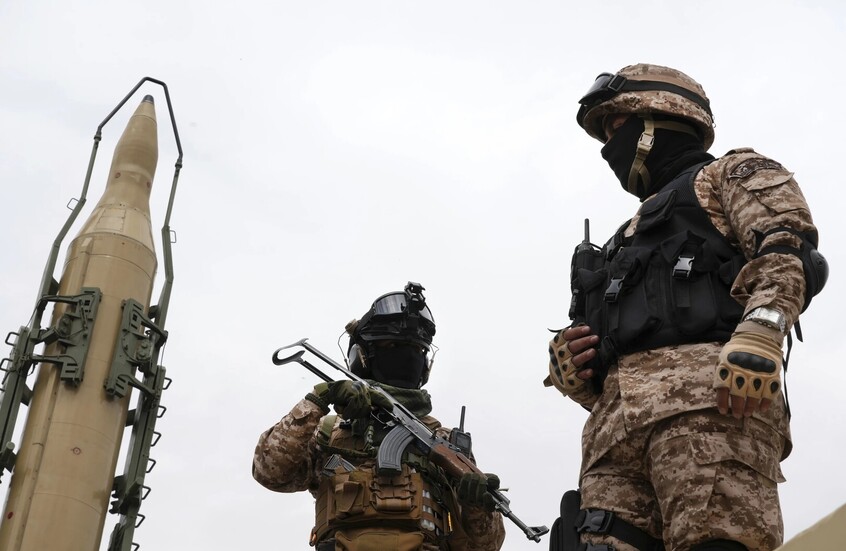 الحرس الثوري الإيراني: قواتنا البحرية قصفت مواقع للجيش الأمريكي في المنطقة