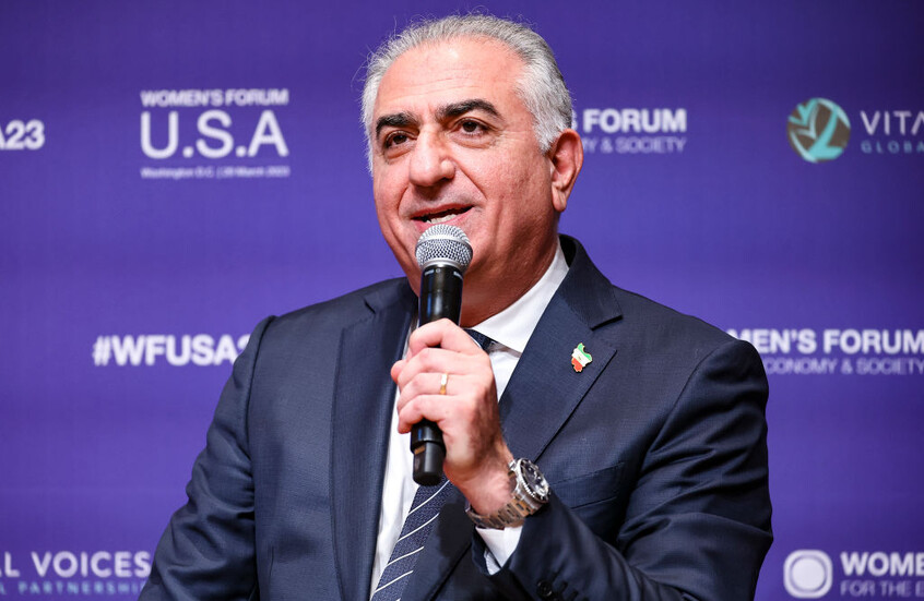 نجل شاه إيران المخلوع يدعو لأسبوع عالمي للاحتجاجات ضد النظام بالتزامن مع دفن خامنئي