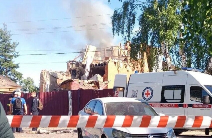 مقتل رضيع وإصابة عائلته جراء سقوط حطام مسيرة أوكرانية على منزل في مدينة يغوريفسك الروسية