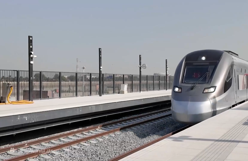 الإمارات..  انطلاق أول رحلة لقطار الركاب بين الفجيرة إلى أبوظبي