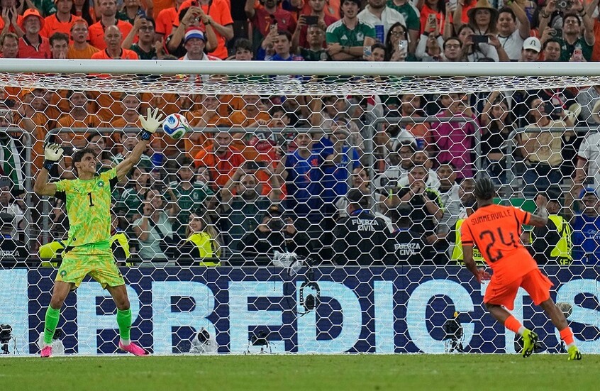 أمير سعودي يوجه رسالة لبونو بعد قيادة المغرب إلى دور الـ16 لمونديال 2026