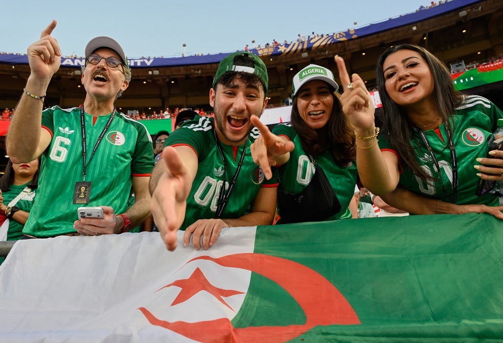 مدرب سويسرا يعلق على مواجهة منافسه منتخب الجزائر ومباراته "الجنونية" أمام النمسا