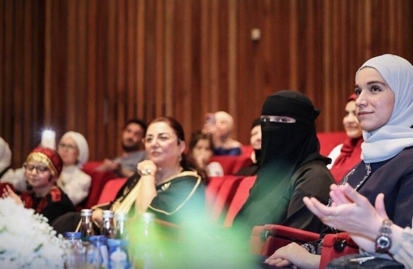 "أمسية الشاعرات".. عقيلة الشرع تشارك في الاحتفال بالإبداع النسائي (فيديو)