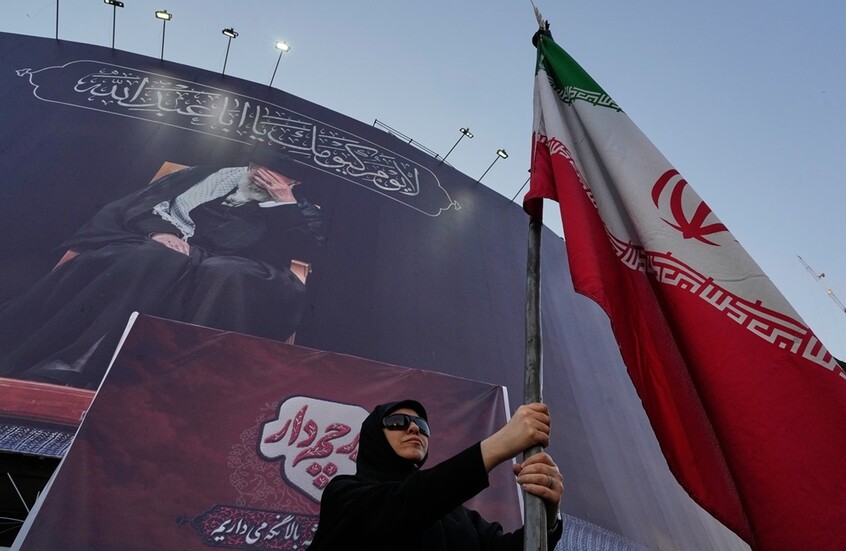 قبيل انطلاق مراسم تشييع خامنئي.. إيران تعفو عن 850 سجينا