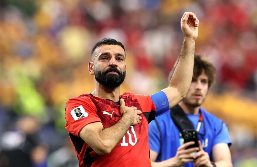 لقطة مؤثرة.. مسن سوري من درعا يحتفل بتأهل مصر لثمن نهائي المونديال (فيديو)