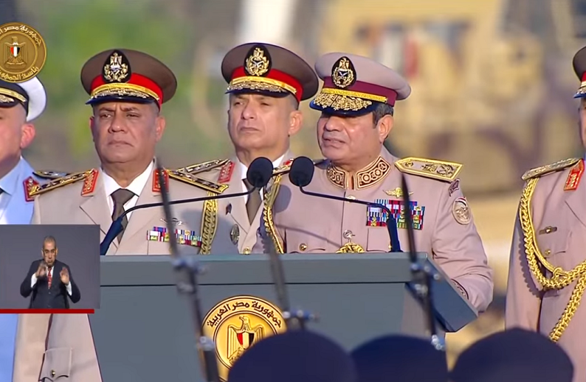 بالزي العسكري.. السيسي يوجه رسالة حاسمة لإسرائيل ويحدد شروط "التطبيع" والسلام الدائم
