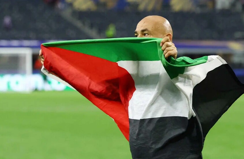 "فيفا" يحسم الجدل.. أول تعليق رسمي بعد رفع حسام حسن العلم الفلسطيني