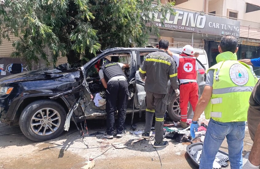 مقتل 4 أشخاص بضربة إسرائيلية استهدفت سيارة في جنوب لبنان (صور + فيديو)