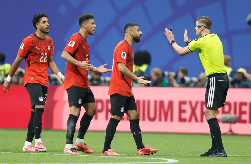 "فضيحة تحكيمية تهز مونديال 2026!".. هل سرقت مصر أمام الأرجنتين؟ (فيديو)