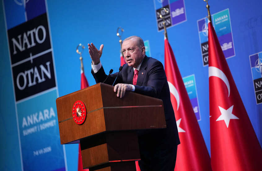 أردوغان يعلن استعداد تركيا لاستضافة مفاوضات مباشرة بين روسيا وأوكرانيا