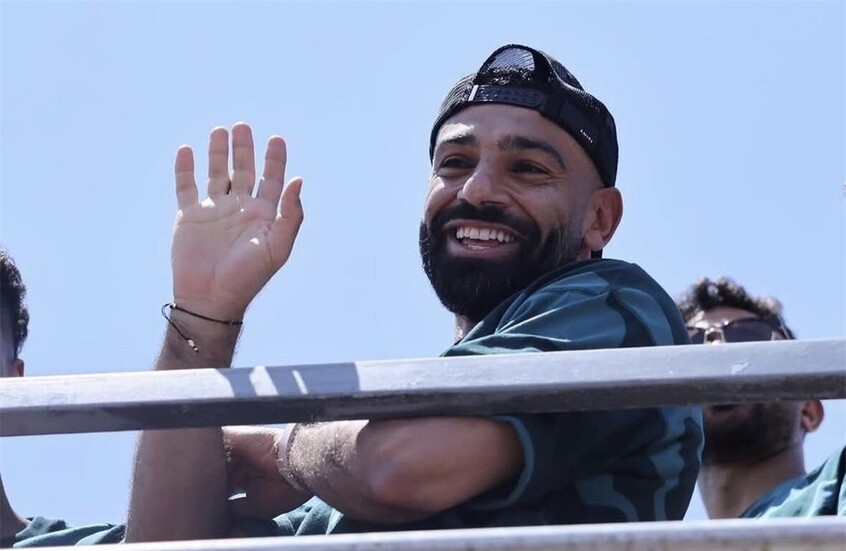 بصورتين.. وكيل أعمال محمد صلاح يثير الجدل