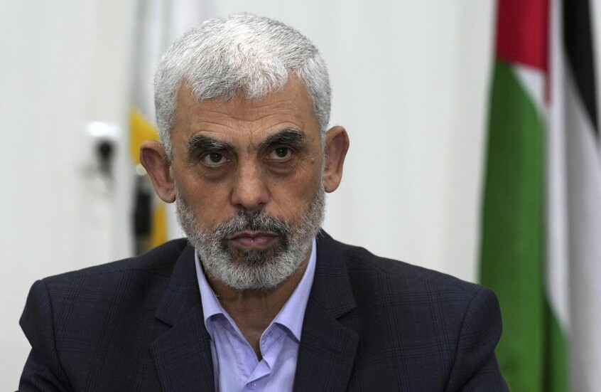 بخط يده.. الكشف عن تفاصيل وثيقة كتبها يحيى السنوار قبل عام من "طوفان الأقصى"