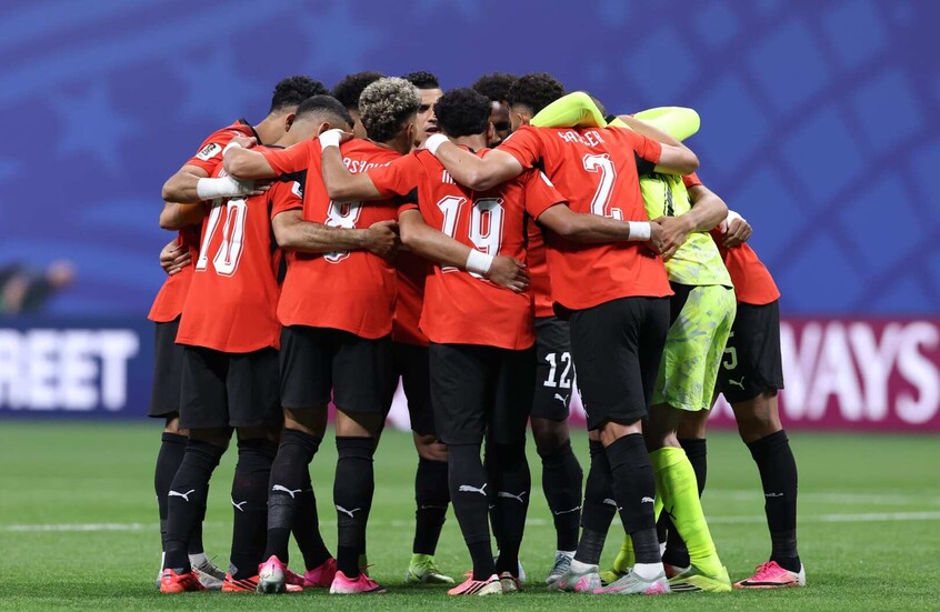 نجم منتخب مصر يستعد لمواجهة فريق إسرائيلي بعد انتقاله لأوروبا