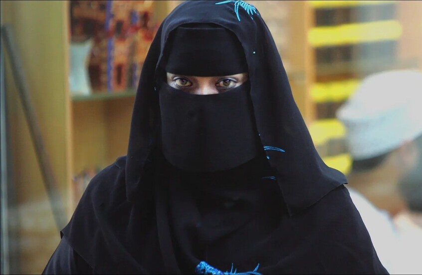 مصر.. فيديو مثير للجدل لفتاة تزعم محاولة بيعها لثري عربي