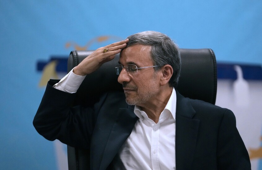 إيران.. أحمدي نجاد يظهر في مراسم تأبين خامنئي بعد مزاعم تجنيده لصالح إسرائيل (صور + فيديو)