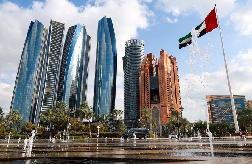 رويترز تتحدث عن دوي انفجارات في وسط دبي وسلطات الإمارة تنفي