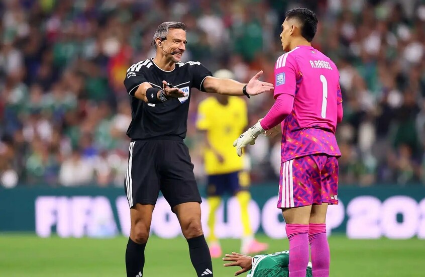 "أرشيفو فار" يهاجم قرار "فيفا" حول حكم مباراة إسبانيا والأرجنتين في نهائي كأس العالم