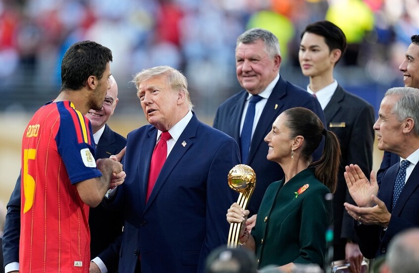 إسبانيا تحتكر جوائز كأس العالم 2026 - رودري أفضل لاعب في المونديال (فيديو)