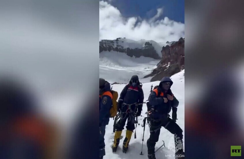 روسيا.. إجلاء متسلق وانتشال جثمان من جبل "إلبروس"