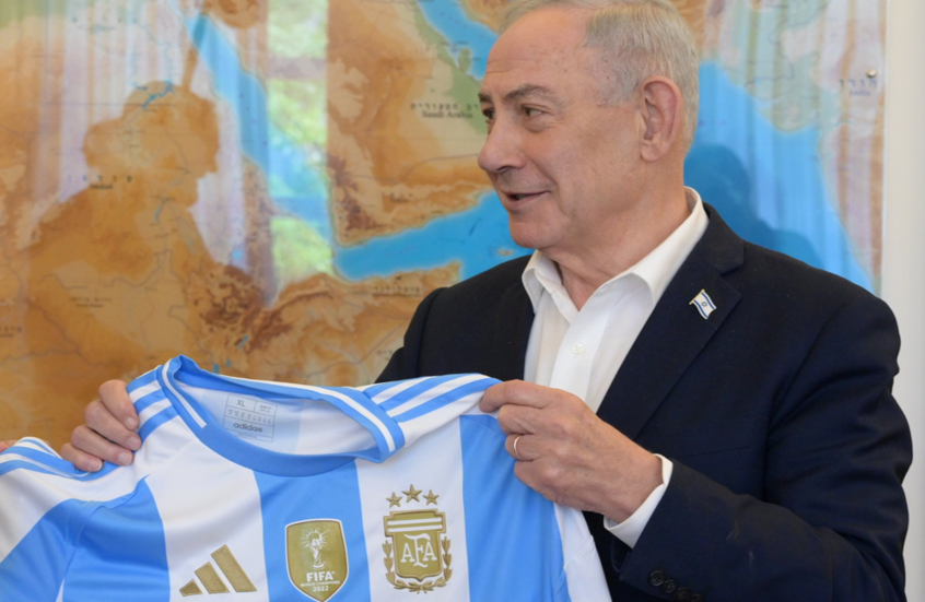 "لامين يحمم بن غفير".. أيمن عودة يسخر من داعمي منتخب الأرجنتين بالحكومة الإسرائيلية على طريقته (صور)