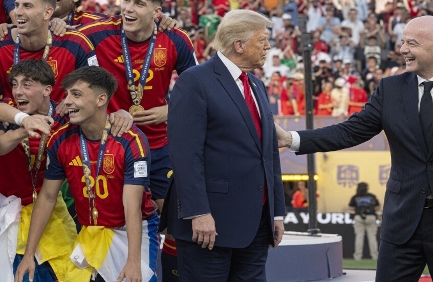 فيفا تستبعد ترامب من الصورة الرسمية لتتويج إسبانيا بكأس العالم
