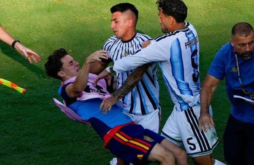 ضحية اعتداء النهائي يفاجئ الجميع.. موقف غافي من عقوبات الأرجنتين