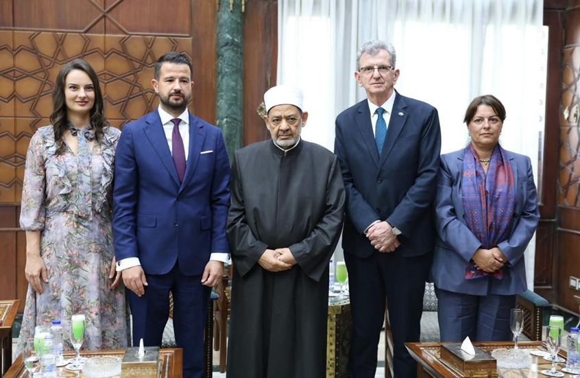 مستشهدا بـ"الحروب الصليبية".. شيخ الأزهر يرد على ارتباط جماعات متطرفة بالإسلام