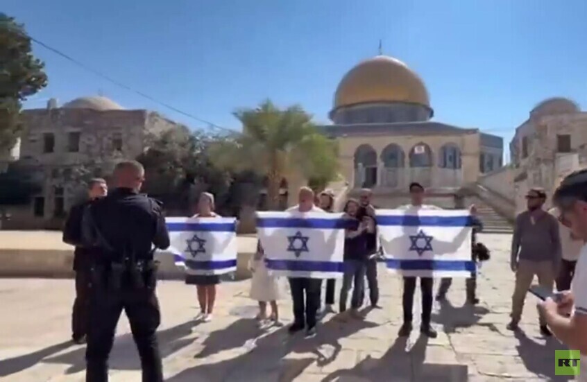 القدس.. مئات المستوطنين يقتحمون المسجد الأقصى
