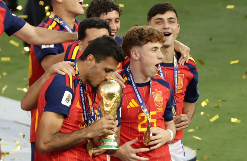 رودري من منصة التتويج بكأس العالم إلى غرفة العمليات